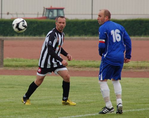 Tiens ! Un ballon qui passe..., mai 2013